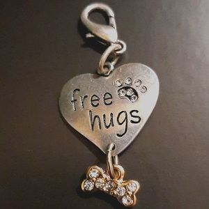❤ Free Hugs Charm ❤